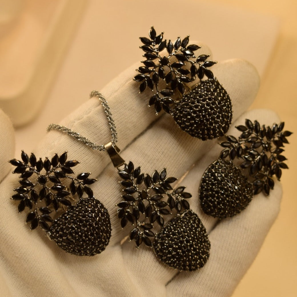 Elegant Fancy Design Crystal Stones Necklace Set for Girls/Women