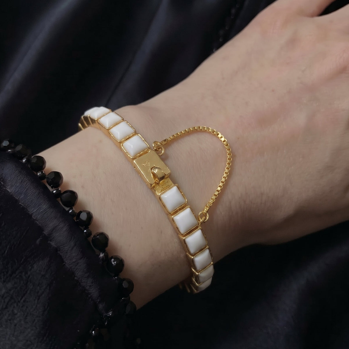 Dazzling Design Gold Plated Crystal Stones Bangle for Girls/Women