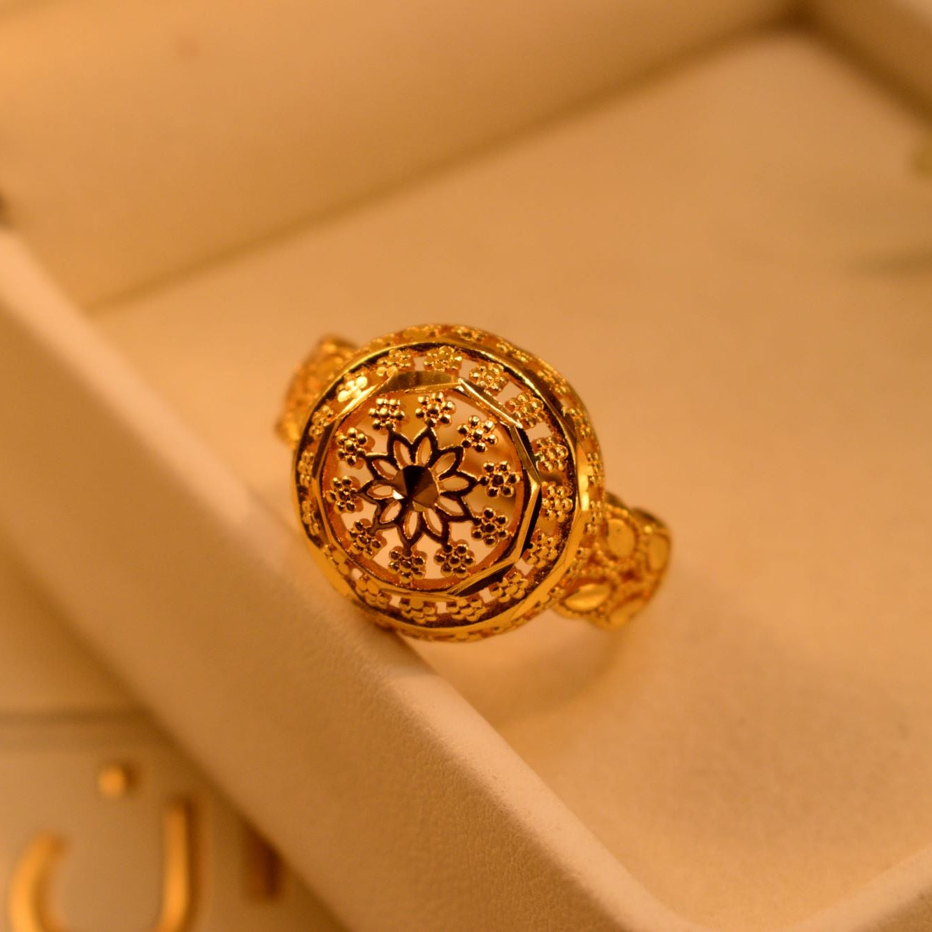 Charming Unique Design Gold Plated Ring For Girls/Women