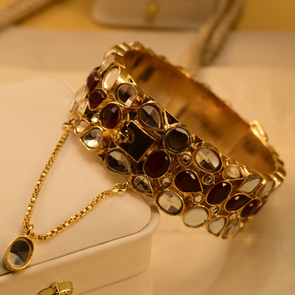 Elegant Design Gold Plated Crystal Stones Bangle for Girls/Women