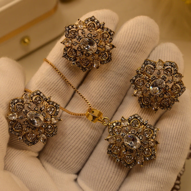 Beautiful Design Gold Plated Crystal Stones Necklace Set for Girls/Women
