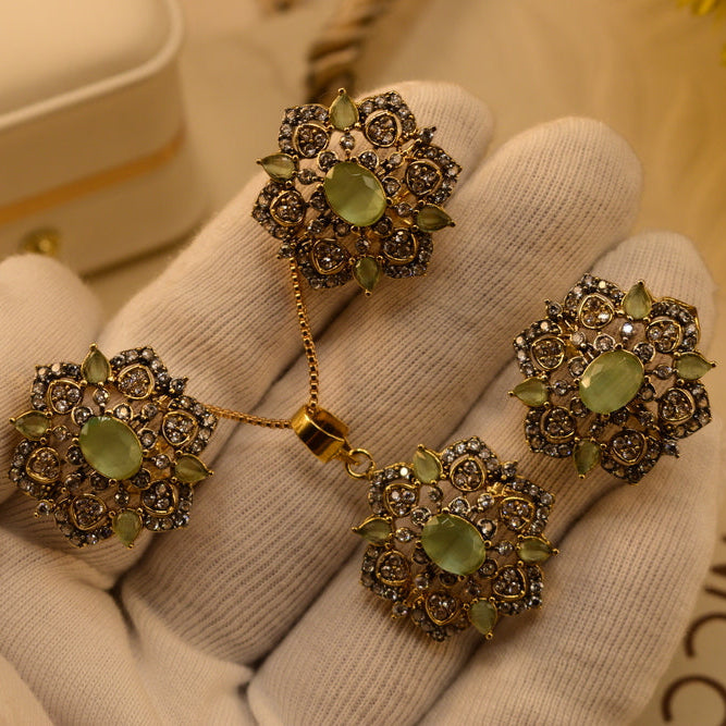 Beautiful Design Gold Plated Crystal Stones Necklace Set for Girls/Women