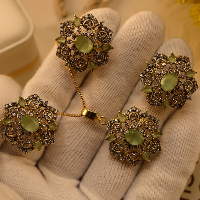 Beautiful Design Gold Plated Crystal Stones Necklace Set for Girls/Women