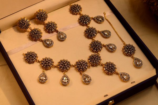 Elegant Design Gold Plated Crystal Stones Necklace Set for Girls/Women
