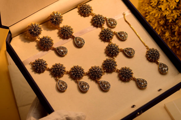 Elegant Design Gold Plated Crystal Stones Necklace Set for Girls/Women