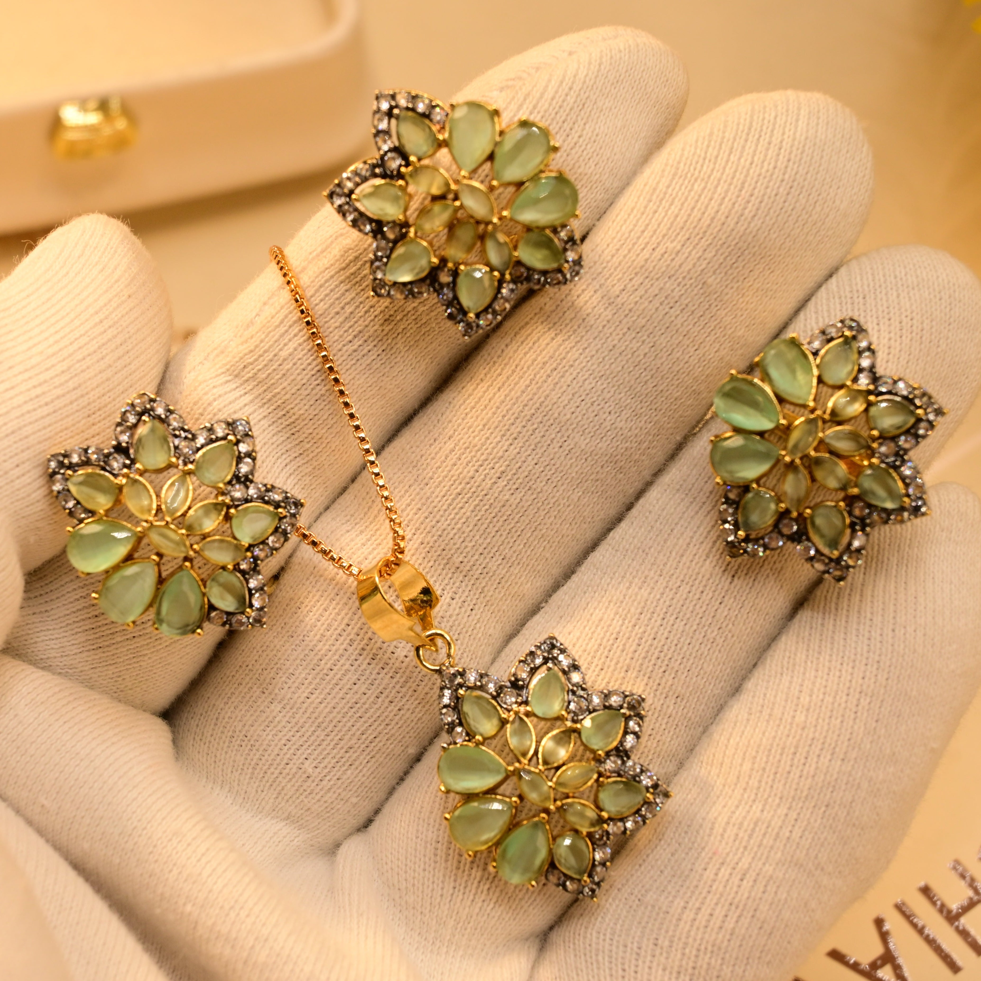 Luxury Unique Design Gold Plated Necklace Set for Girls/Women