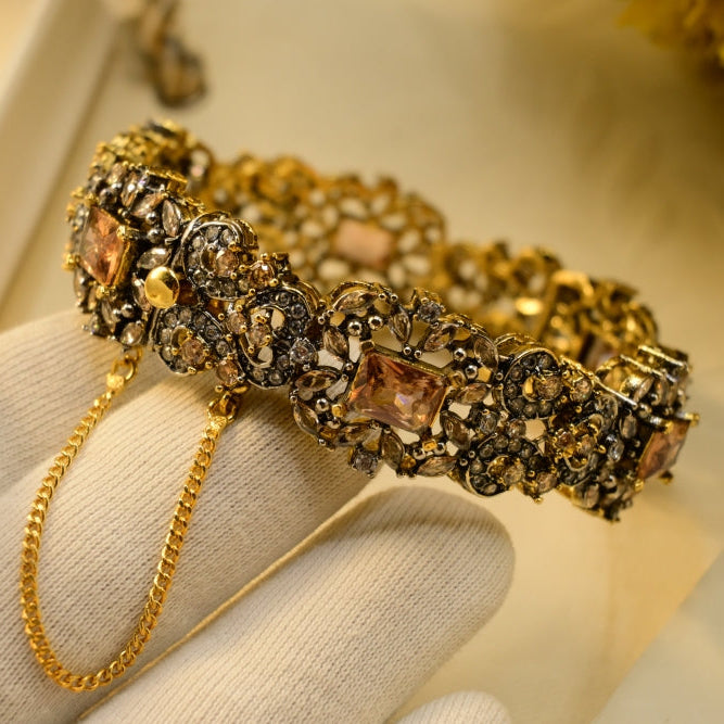 Elegant Design Gold Plated Crystal Stones Bangle for Girls/Women