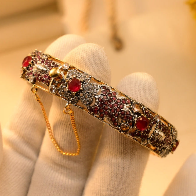 Gorgeous Design Gold Plated Crystal Stones Bangle for Girls/Women