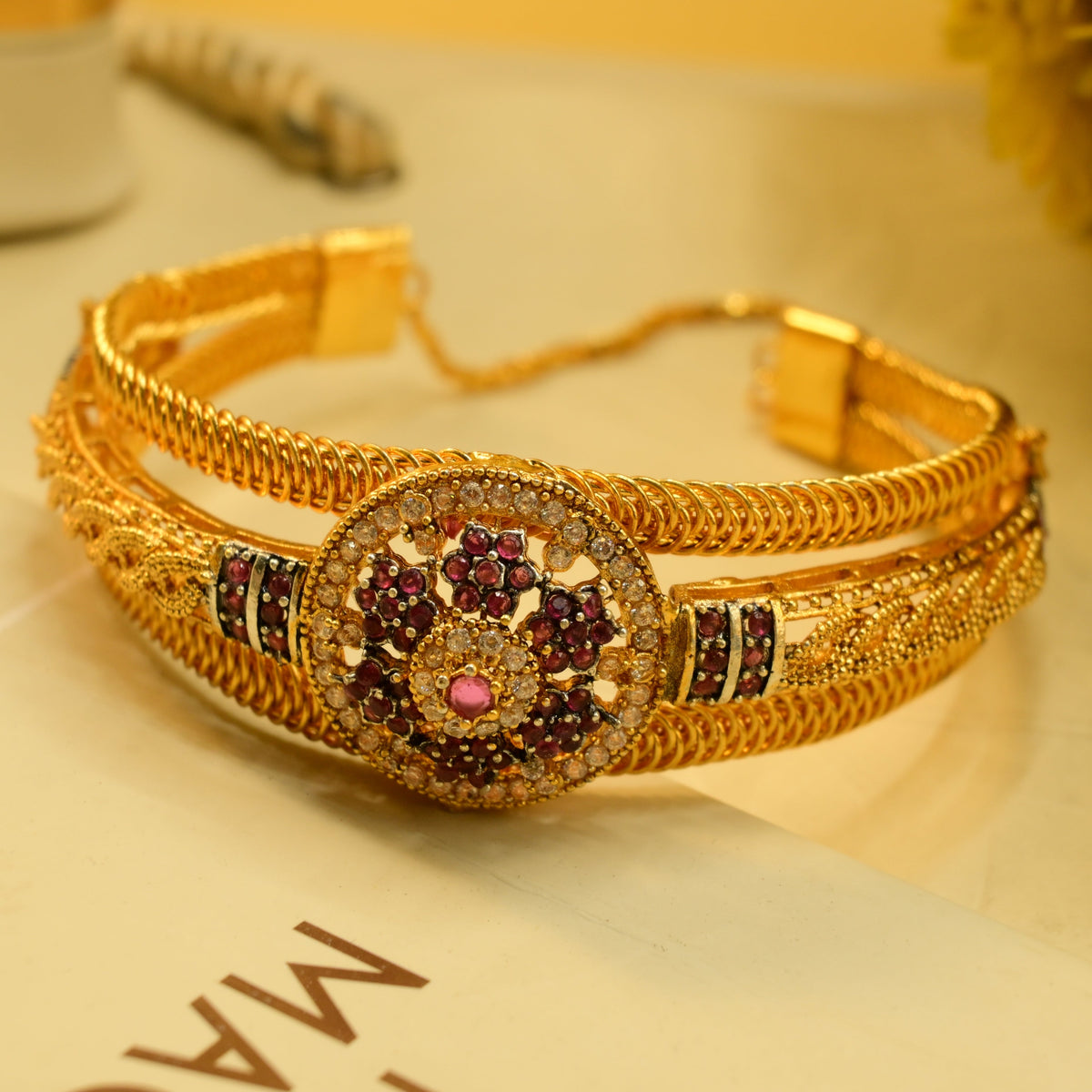 Glamorous Design Gold Plated Crystal Stones Bangle for Girls/Women