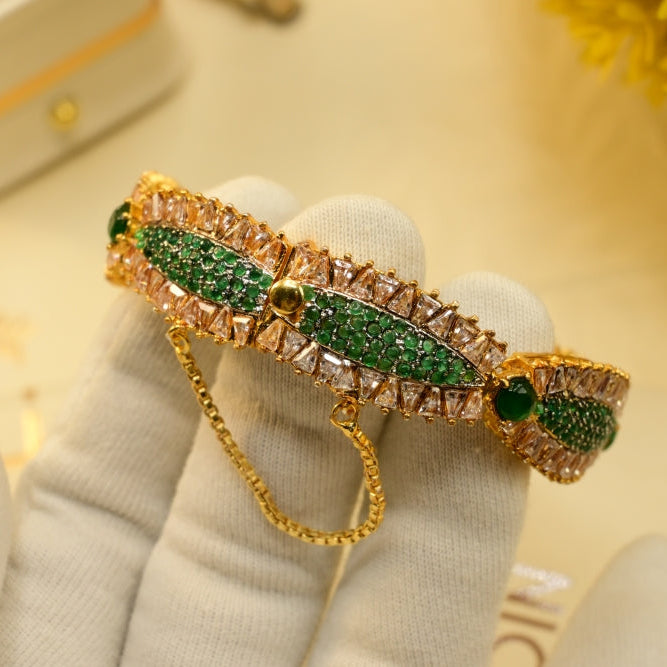 Luxury Design Gold Plated Crystal Stones Bangle for Girls/Women
