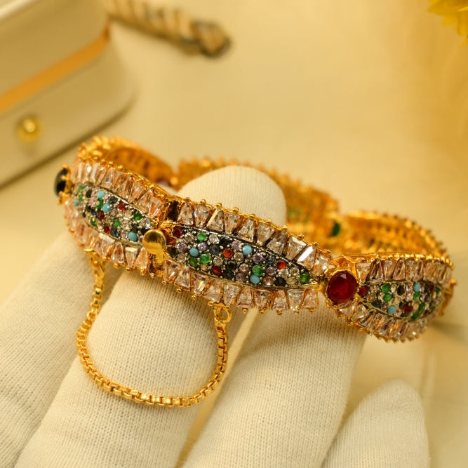 Luxury Design Gold Plated Crystal Stones Bangle for Girls/Women