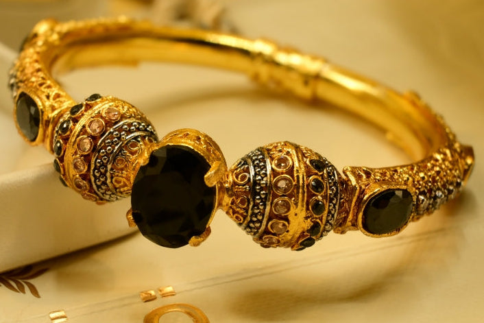 Beautiful Unique Design Gold Plated Crystal Stones Bangle for Girls/Women
