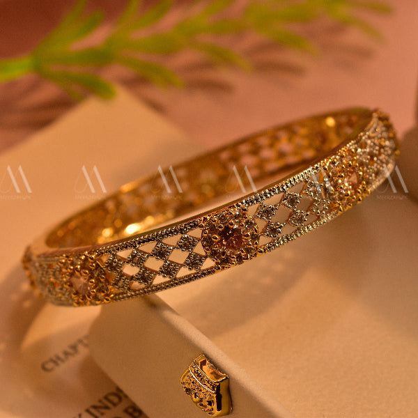 Elegant Design Gold Plated Real Stones Bangle for Girls/Women