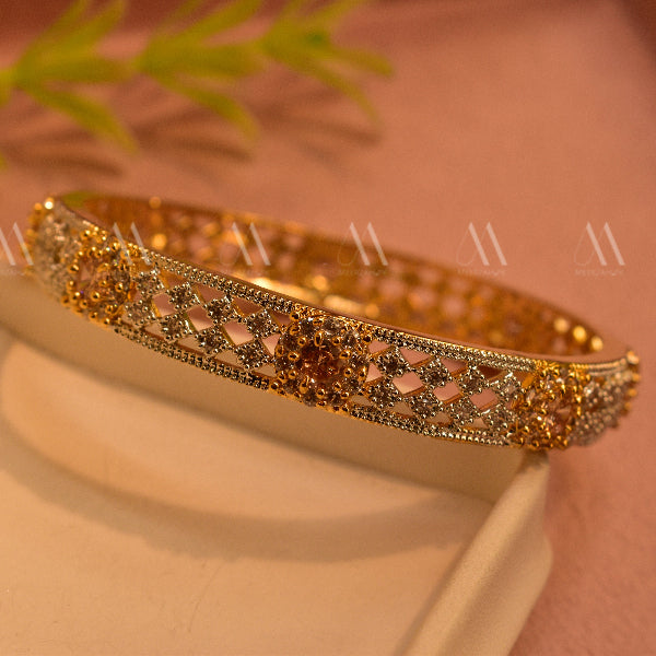 Elegant Design Gold Plated Real Stones Bangle for Girls/Women