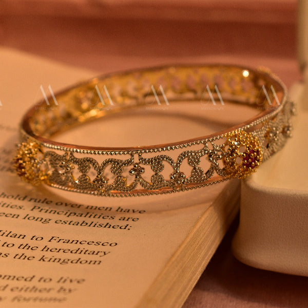 Elegant Design Gold Plated Real Stones Bangle for Girls/Women