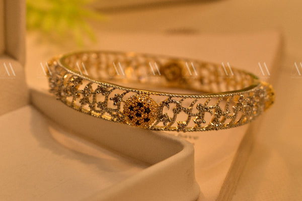 Beautiful Design Gold Plated Real Stones Bangle for Girls/Women