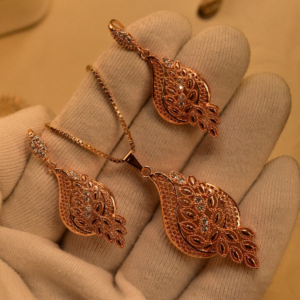 Elegant Design Gold Plated Crystal Stones Necklace Set for Girls/Women