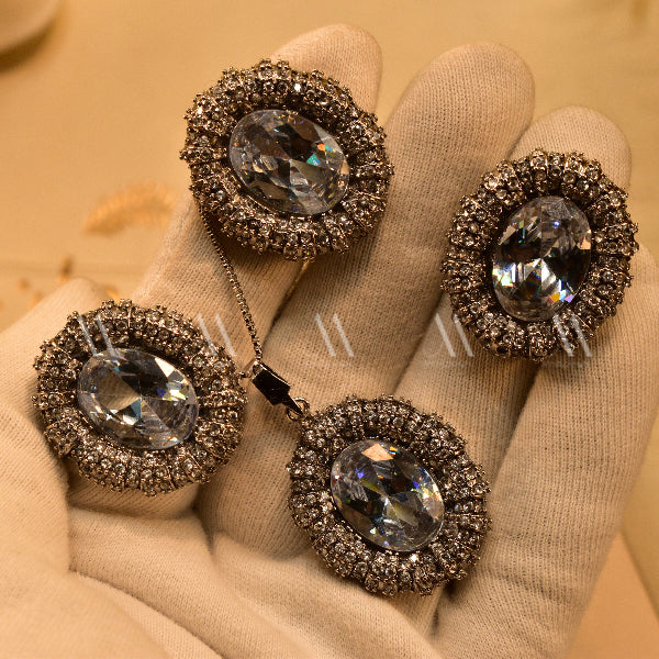 Glamorous Design Silver Plated Real Stones Necklace Set For Girls/Women