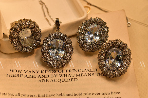 Glamorous Design Silver Plated Real Stones Necklace Set For Girls/Women