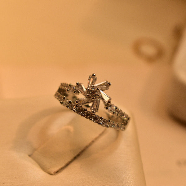 Gorgeous Design Silver Plated Crystal Stone Ring For Girls/Women