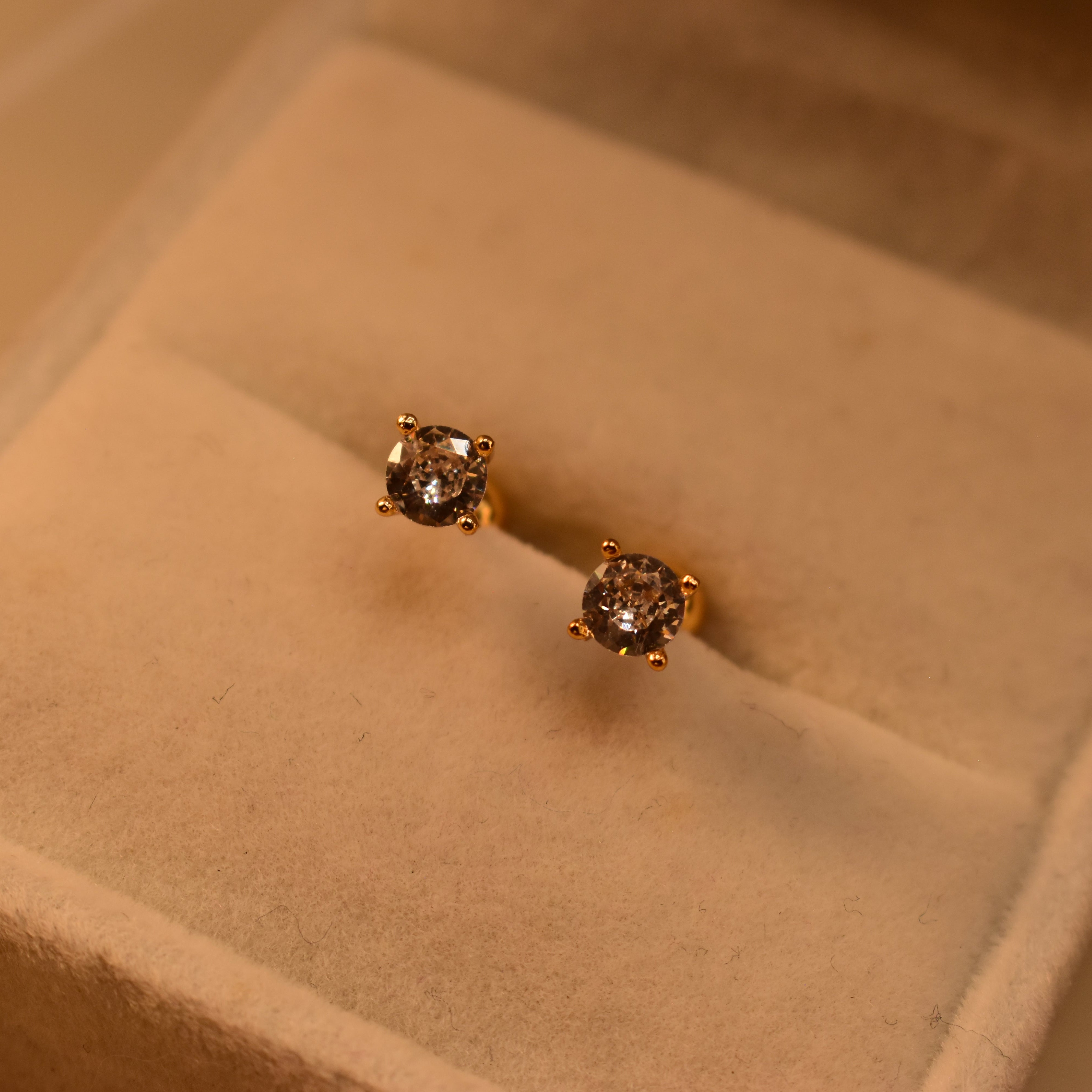 Charming Design Gold Plated Crystal Stones Earrings For Girls/women