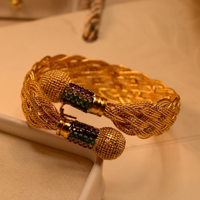 Elegant Design Gold Plated Crystal Stones Bangle for Girls/Women