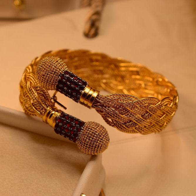 Elegant Design Gold Plated Crystal Stones Bangle for Girls/Women