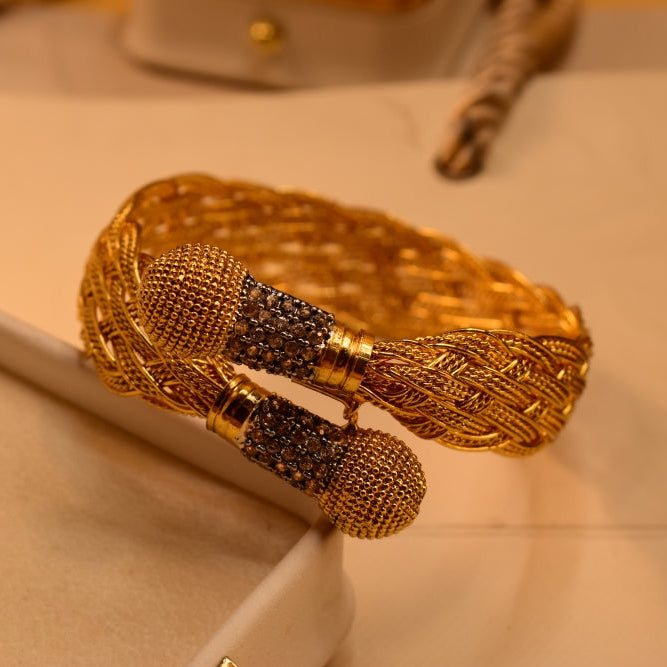 Elegant Design Gold Plated Crystal Stones Bangle for Girls/Women