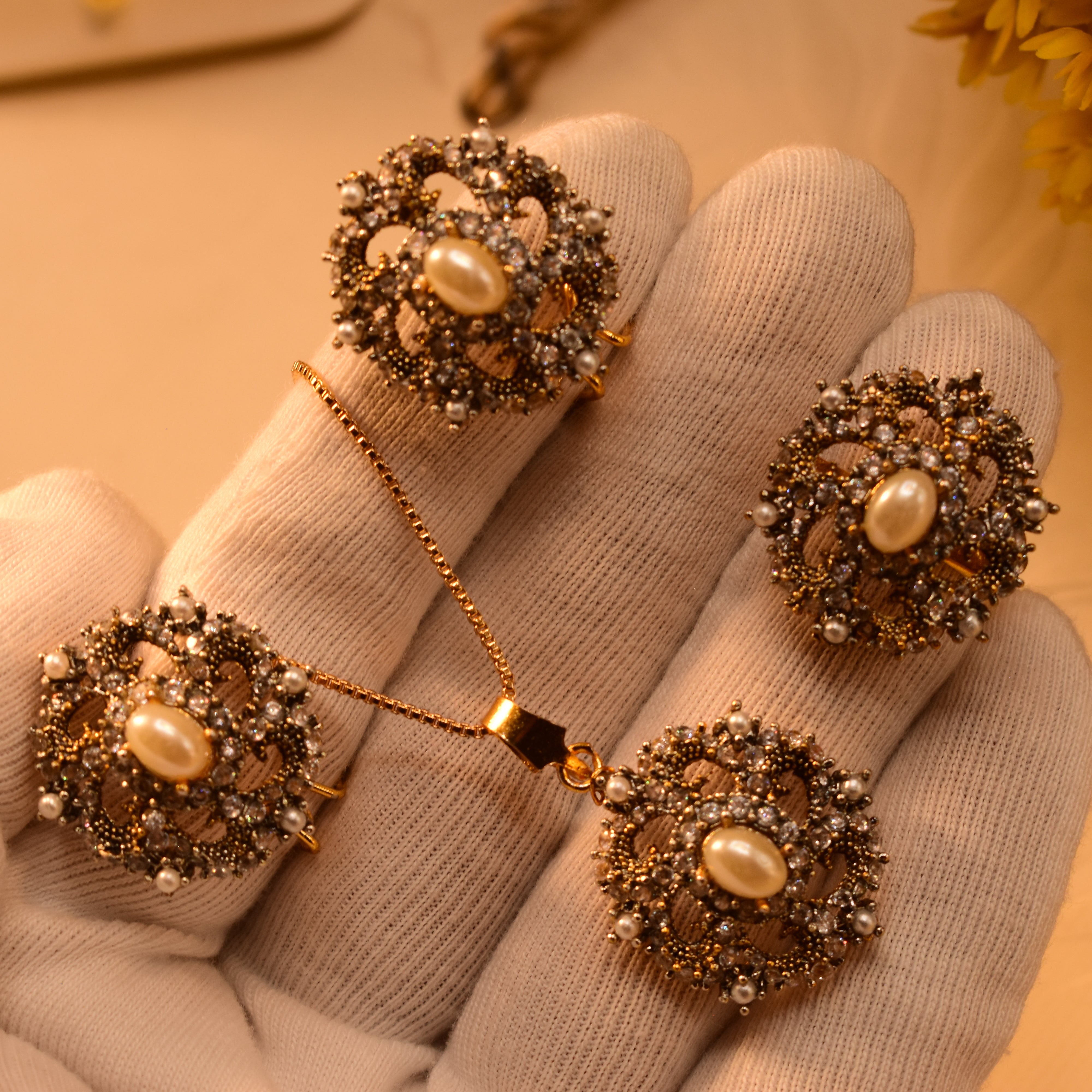 Luxury Design Gold Plated Crystal Stones Necklace Set for Girls/Women