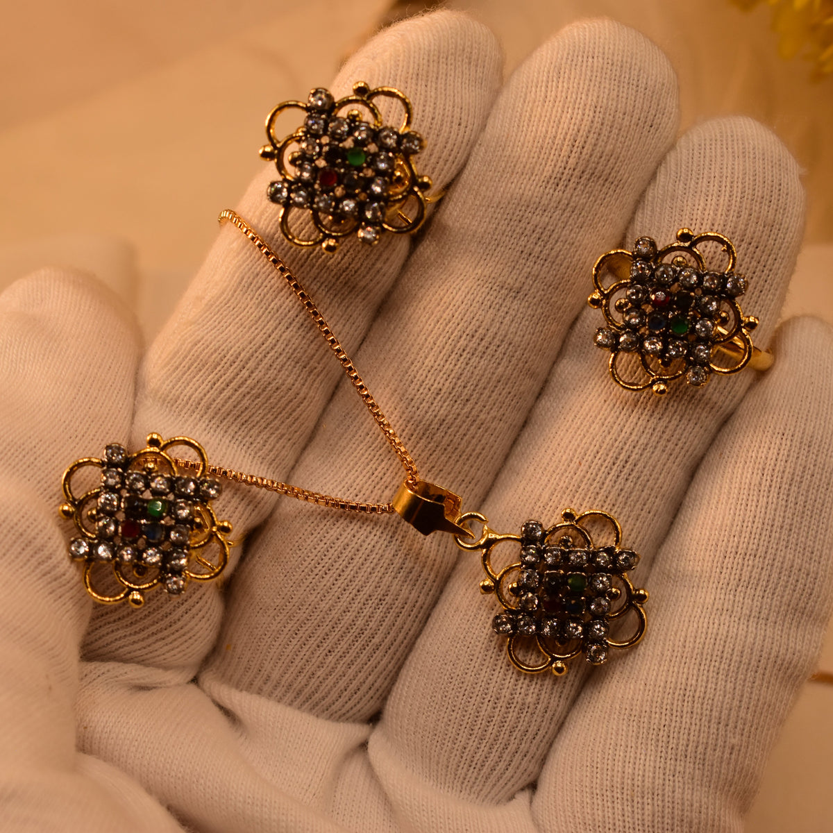 Charming Design Gold Plated Crystal Stones Necklace Set for Girls/Women