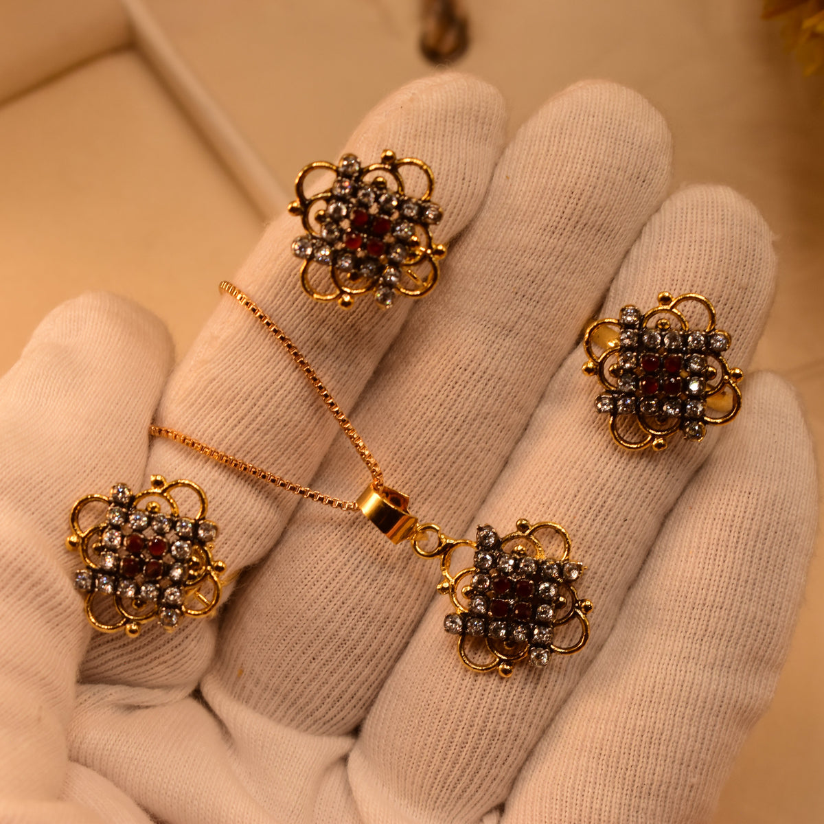Charming Design Gold Plated Crystal Stones Necklace Set for Girls/Women