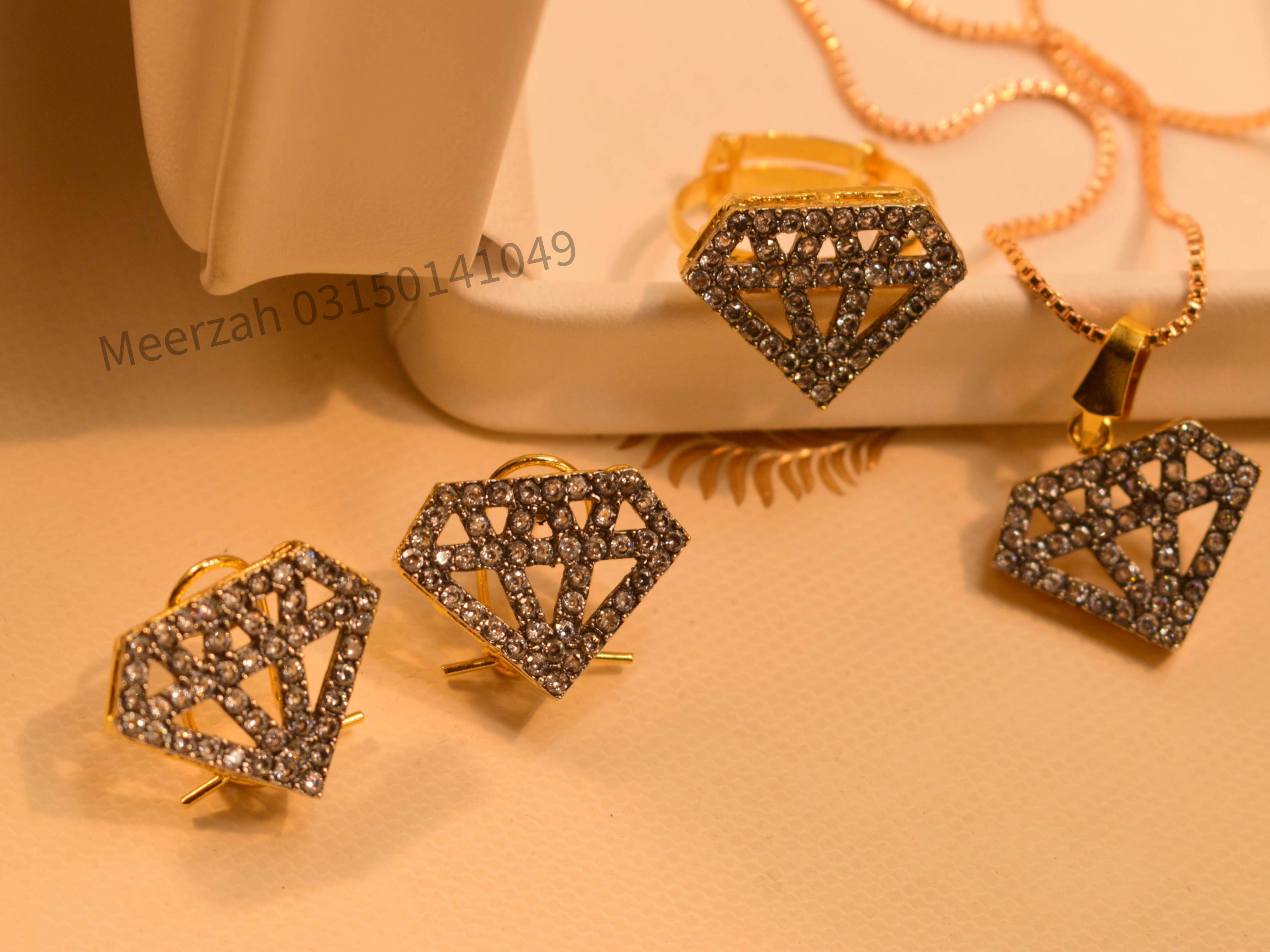 Luminous Diamond Design Necklace Set for Girls/Women