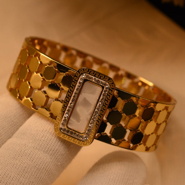 Stylish Design Gold Plated Real Stone Bracelet for Girls/Women