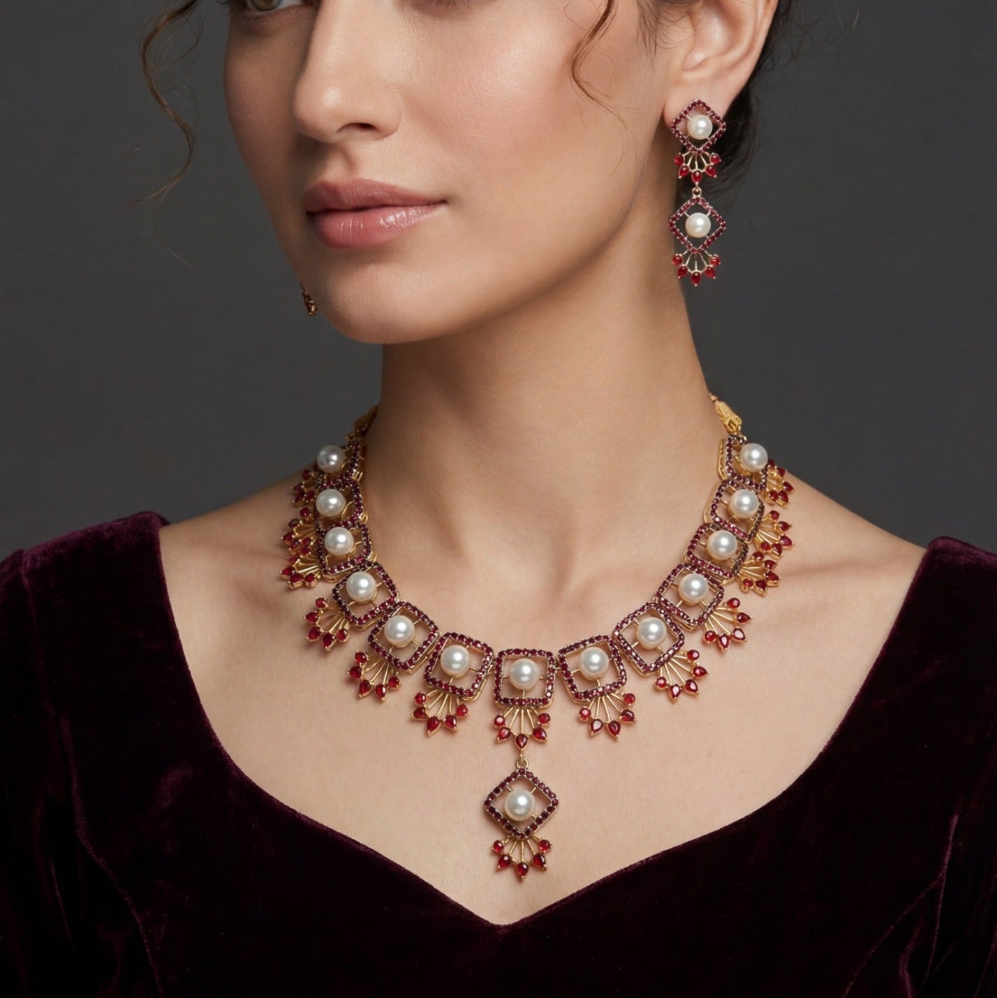 Glamorous Design Gold Plated Crystal Stones Necklace Set for Girls/Women