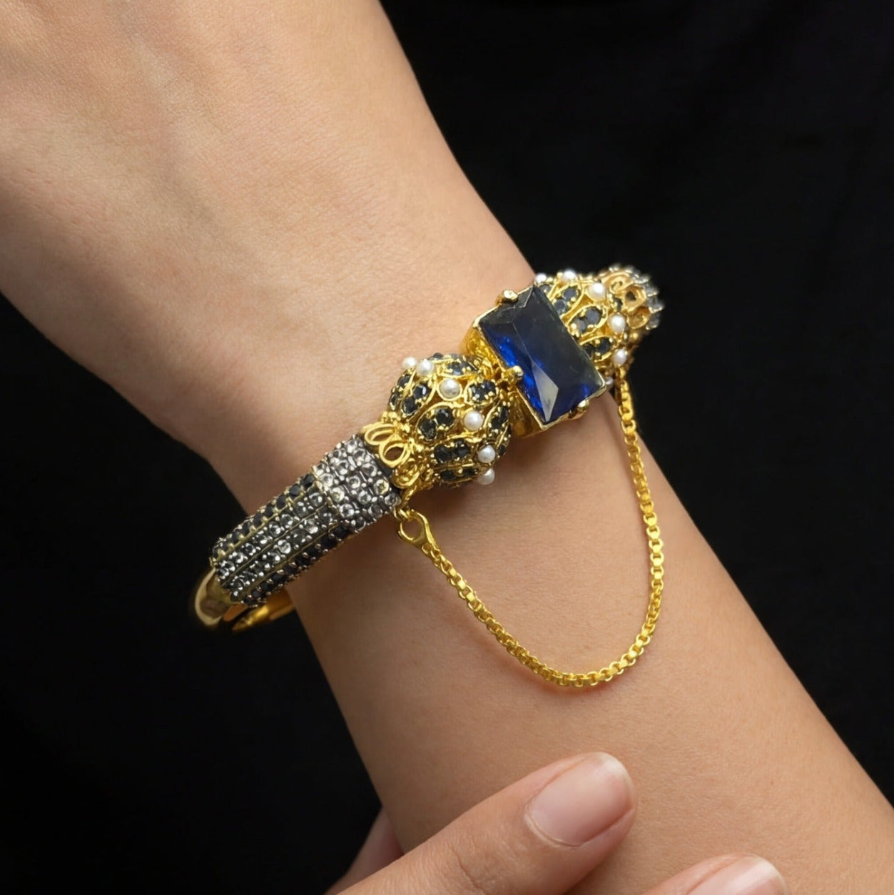 Gorgeous Unique Design Gold Plated Crystal Stones Bangle for Girls/Women