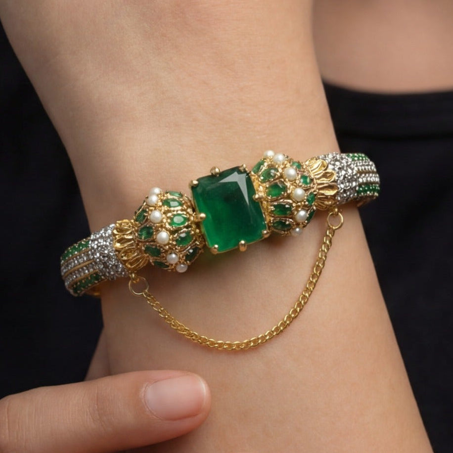 Gorgeous Unique Design Gold Plated Crystal Stones Bangle for Girls/Women