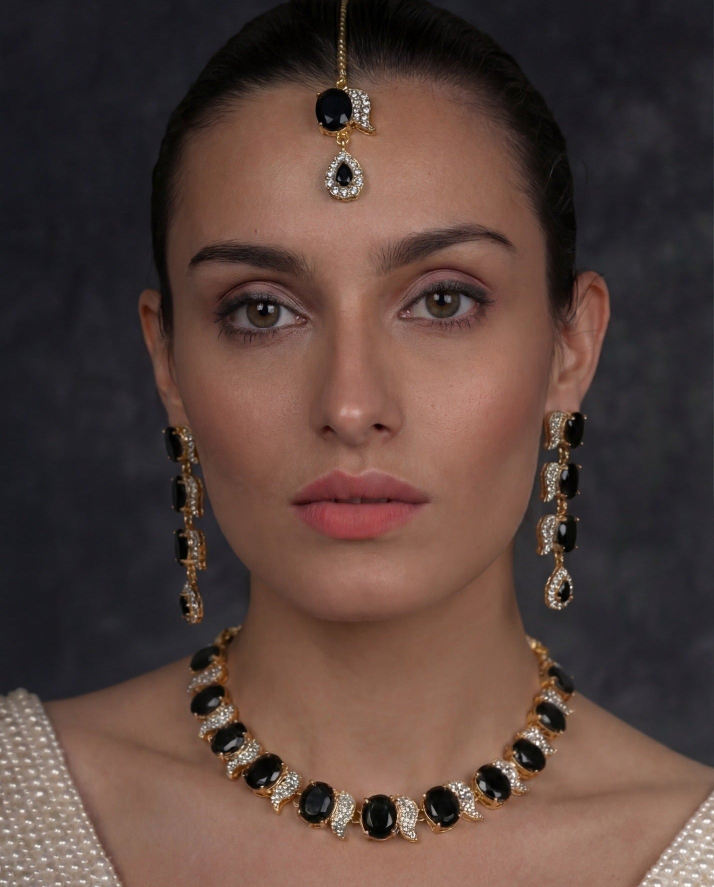 Beautiful Unique Design Gold Plated Crystal Stones Necklace Set for Girls/Women