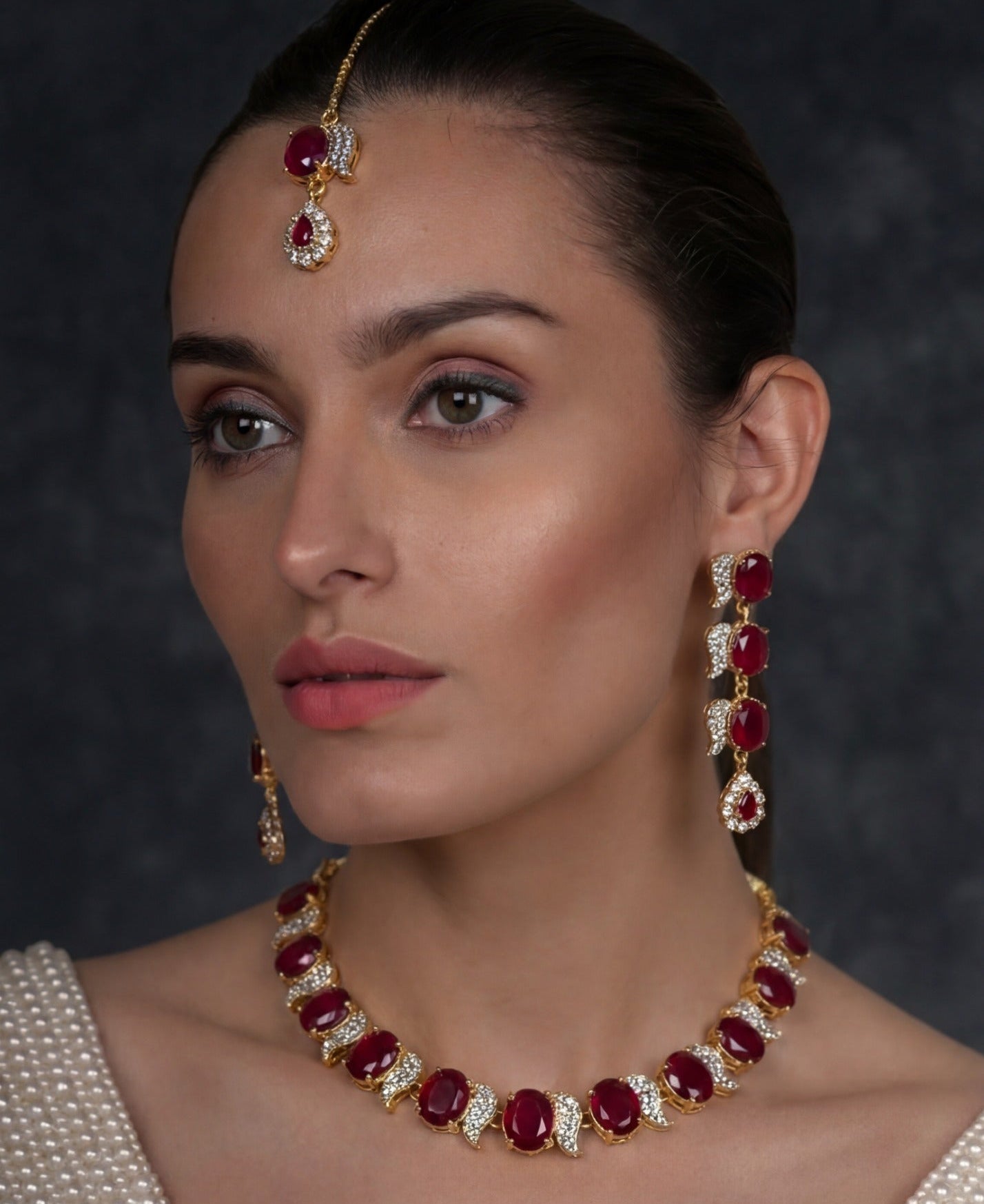 Beautiful Unique Design Gold Plated Crystal Stones Necklace Set for Girls/Women