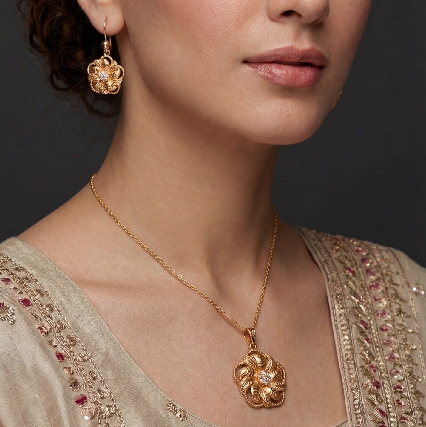 Fancy Design Gold Plated Crystal Stones Necklace Set for Girls/Women