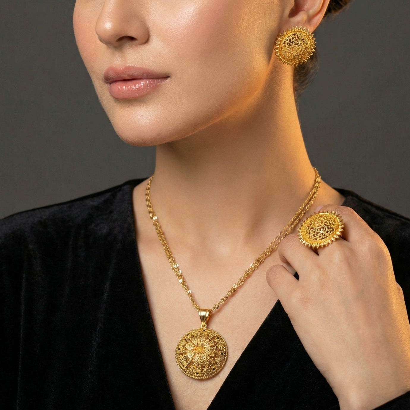 Sparkling Unique Design Gold Plated Necklace Set for Girls/Women