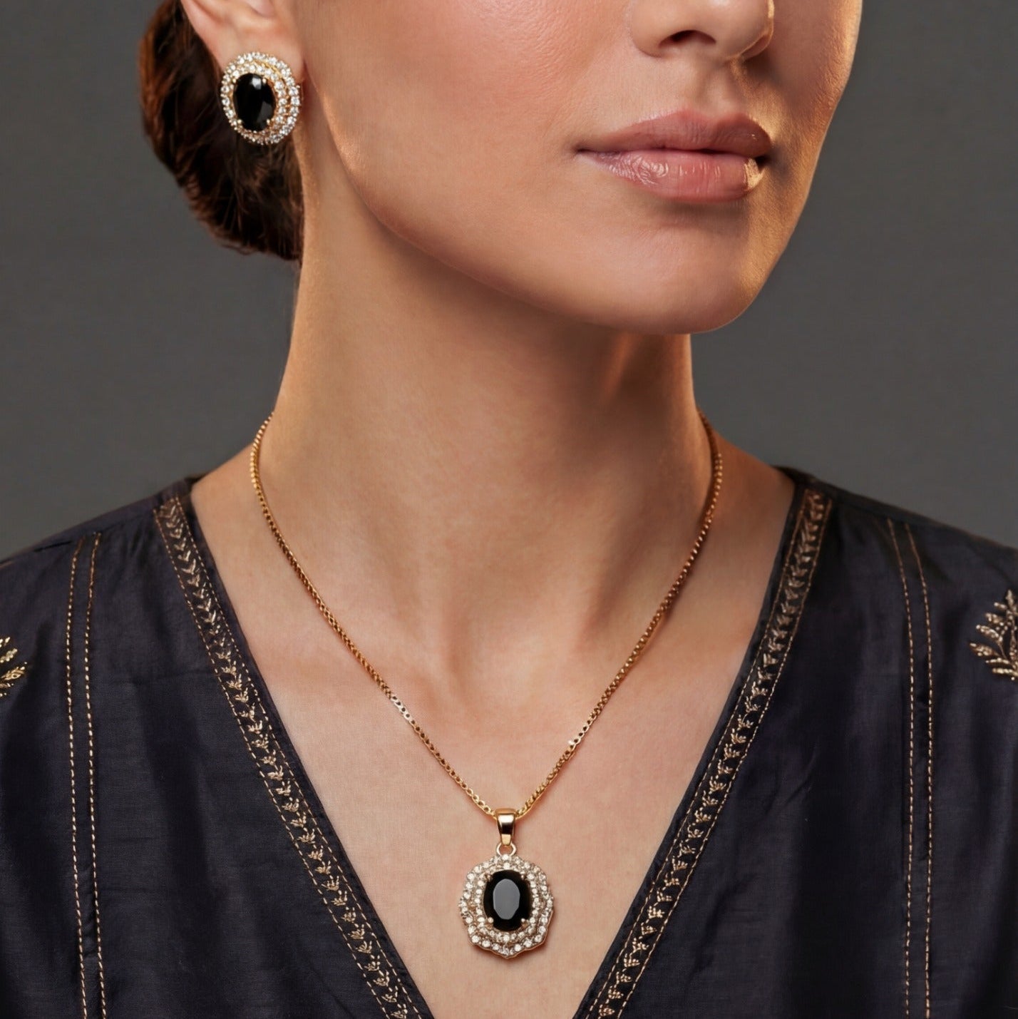 Luxury Design Gold Plated Crystal Stones Necklace Set for Girls/Women