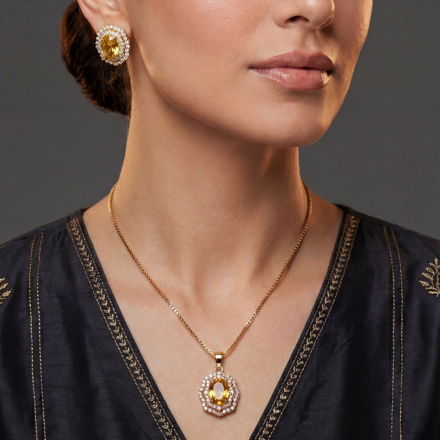 Luxury Design Gold Plated Crystal Stones Necklace Set for Girls/Women