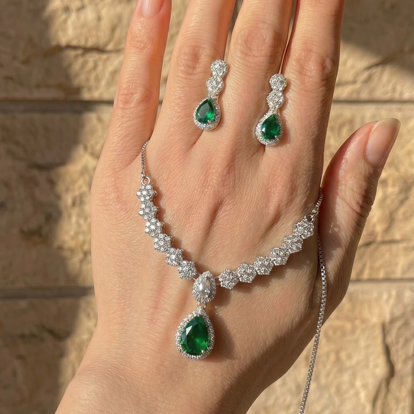 Luxury Design Silver Plated Crystal Stones Necklace Set for Girls/Women