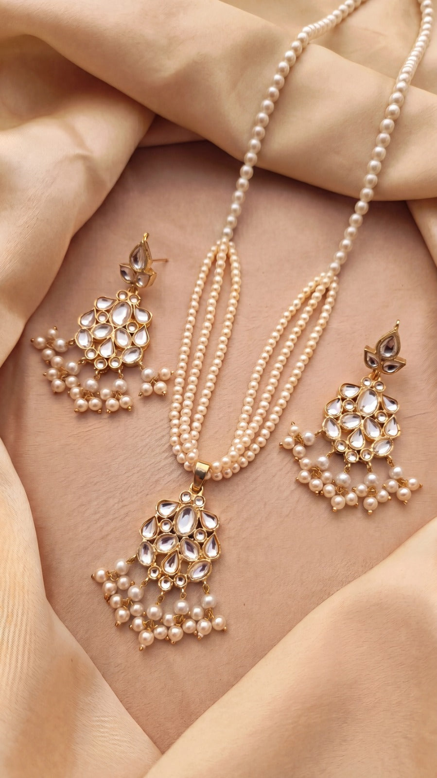 Glamorous Unique Design Crystal Stones Necklace Set for Girls/Women