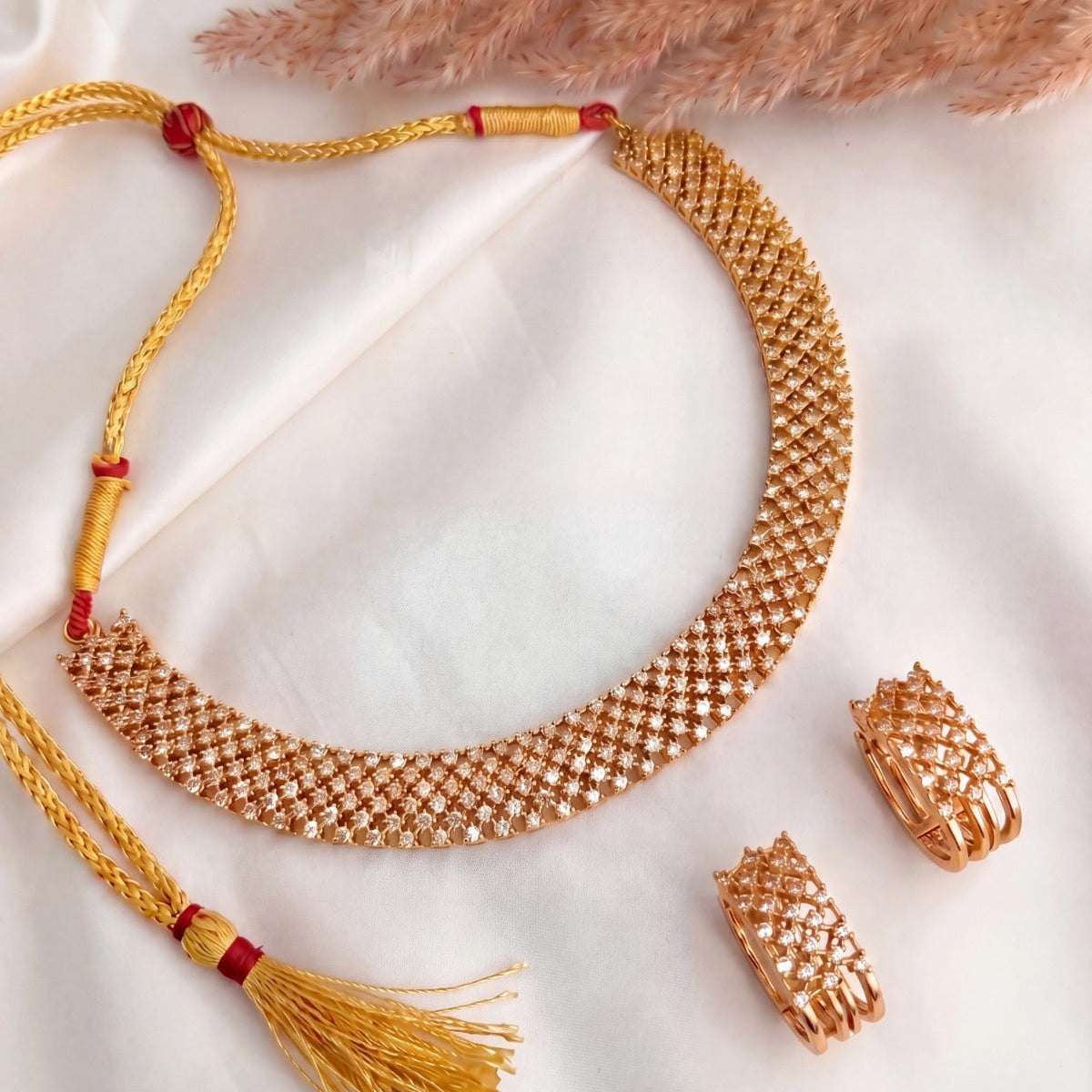 Stylish Design Gold Plated Crystal Stones Necklace Set for Girls/Women