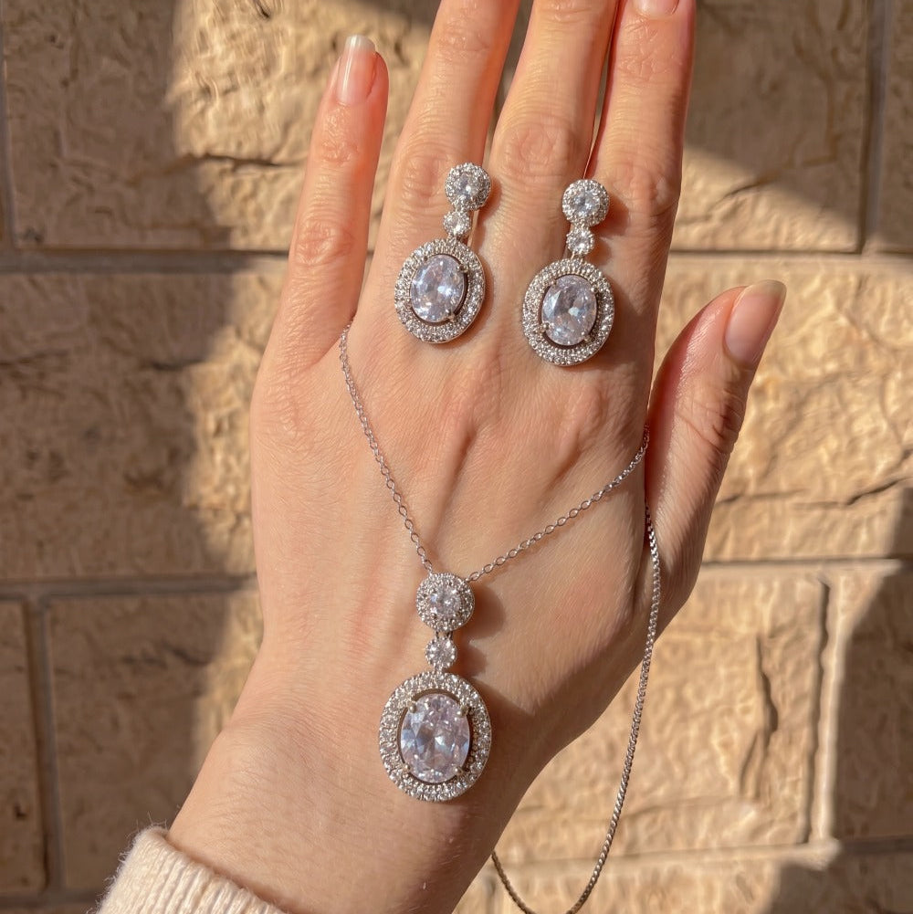 Beautiful Design Silver Plated Crystal Stones Necklace Set For Girls/women