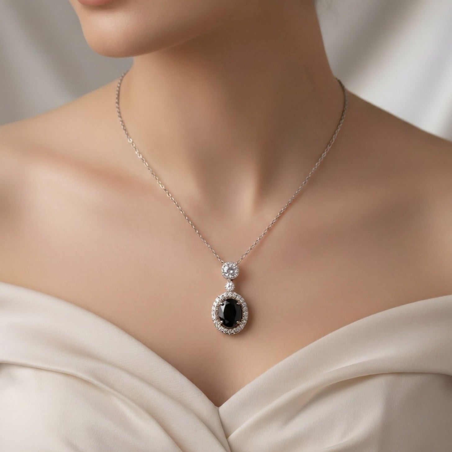 Elegant Design Silver Plated Crystal Stones Necklace For Girls/Women