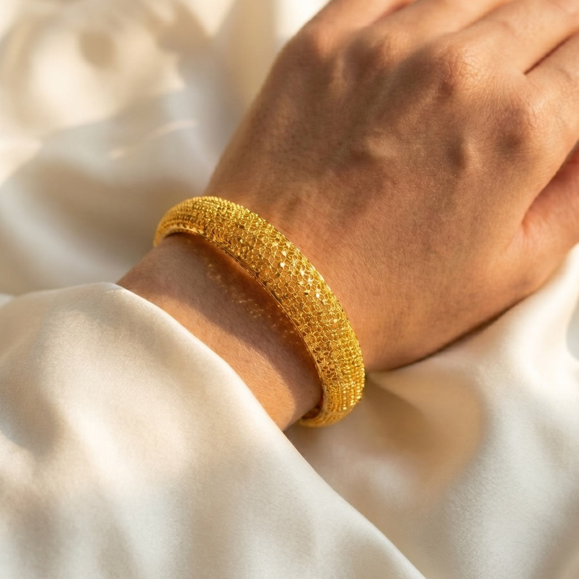 Glamorous Unique Design Gold Plated Bangle for Girls/Women