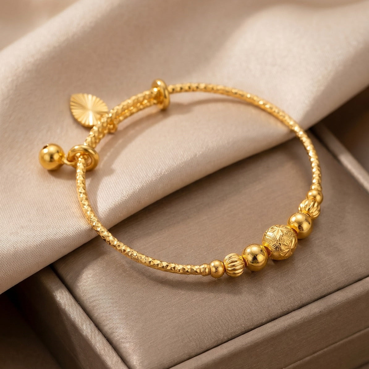 Beautiful Unique Design Gold Plated Bracelet For Girls/Women