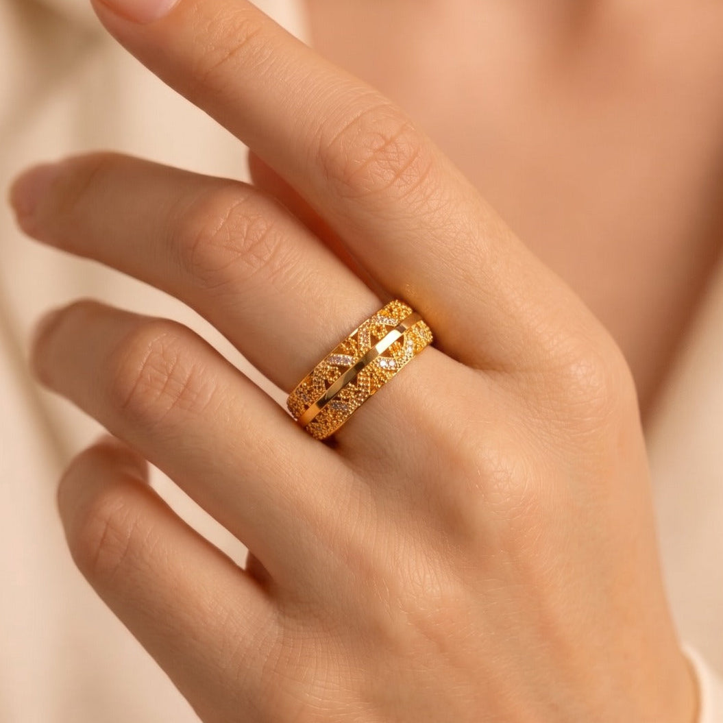 Luminous Unique Design Gold Plated Crystal Stones Ring For Girls/Women
